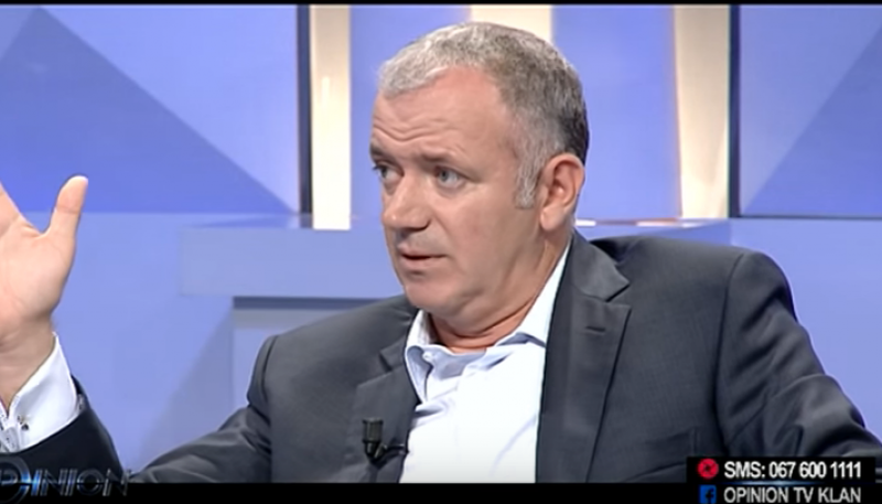 SKANDAL! Si Aleksandër Frangaj po urdhëron bashkitë që mos të transmetojnë ndeshjet në sheshe pa paguar tek ai? SKANDAL! Si Aleksandër Frangaj po urdhëron bashkitë që mos të transmetojnë ndeshjet në sheshe pa paguar tek ai?