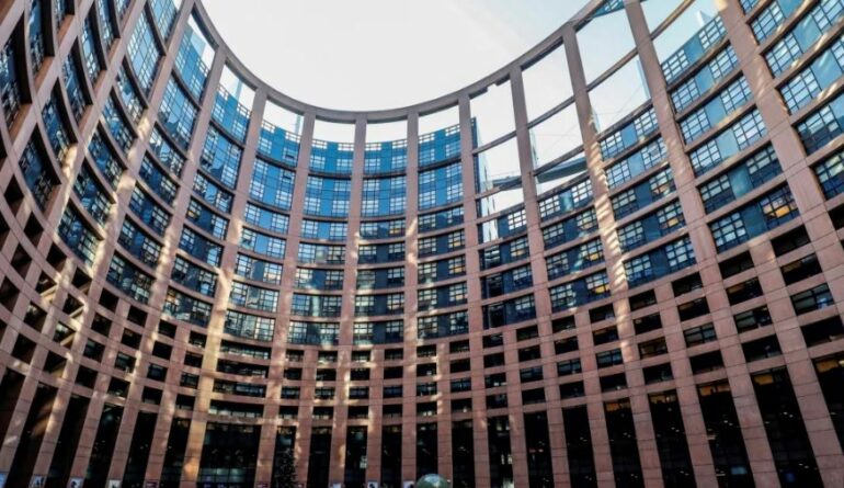 Mbahen sot zgjedhjet për Parlamentin Europian në 27 vende të BE-së. Kush ka të drejtë vote Mbahen sot zgjedhjet për Parlamentin Europian në 27 vende të BE-së. Kush ka të drejtë vote