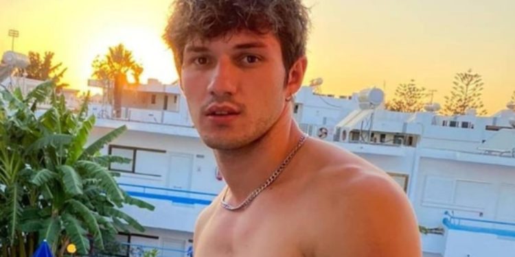 Kush është Shqiptari që “çmendi” grekët, shpallet fitues i “reality show” më të ndjekur… Kush është Shqiptari që “çmendi” grekët, shpallet fitues i “reality show” më të ndjekur…