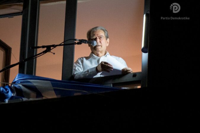 Ha,ha, ha, ky të shkrinë gazit mor aman…Berisha: Luftën ndaj korrupsionit e kisha betejën e jetës! Në 2008 shqiptarët të lumtur e kaluam vendi nga varfëria në grupin me të ardhuar të mesme dhe të larta Ha,ha, ha, ky të shkrinë gazit mor aman…Berisha: Luftën ndaj korrupsionit e kisha betejën e jetës! Në 2008 shqiptarët të lumtur e kaluam vendi nga varfëria në grupin me të ardhuar të mesme dhe të larta