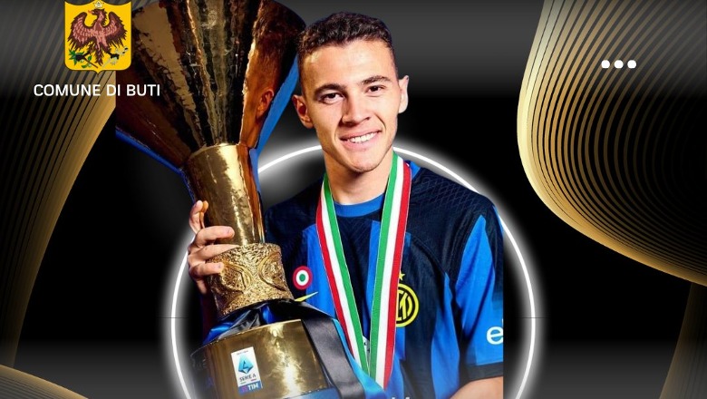 Fëmija që u burrërua nga futbolli! Në Itali nderojnë Kristjan Asllanin, të gjithë banorët në shesh Fëmija që u burrërua nga futbolli! Në Itali nderojnë Kristjan Asllanin, të gjithë banorët në shesh