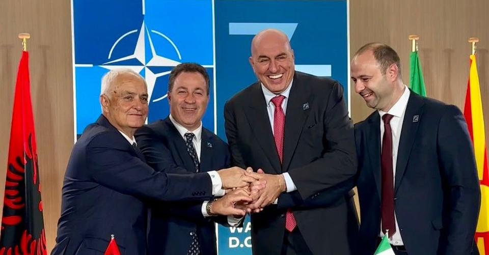 Samiti i NATO-s/ “Trupat e Aleancës më shpejt drejt Ballkanit”: Shqipëria, Italia, Bullgaria dhe Maqedonia e Veriut nënshkruajnë dokumentin për Korridorin e VIII Samiti i NATO-s/ “Trupat e Aleancës më shpejt drejt Ballkanit”: Shqipëria, Italia, Bullgaria dhe Maqedonia e Veriut nënshkruajnë dokumentin për Korridorin e VIII