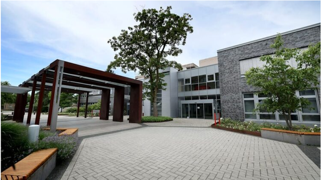 Zbulohet identiteti i punonjësit të FSHF që u akuzua nga pastruesja e hotelit në Gjermani Zbulohet identiteti i punonjësit të FSHF që u akuzua nga pastruesja e hotelit në Gjermani