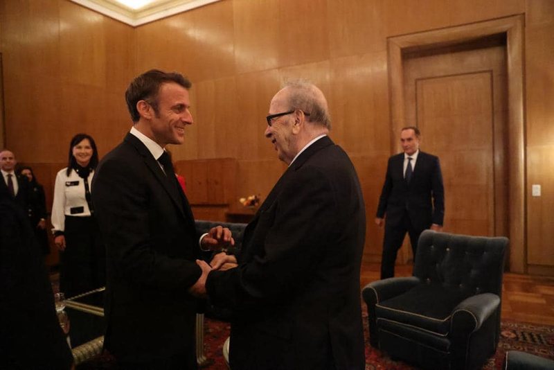 Vdekja e Ismail Kadare, Macron: Jetoi dhe krijoi si njeri i lirë Vdekja e Ismail Kadare, Macron: Jetoi dhe krijoi si njeri i lirë