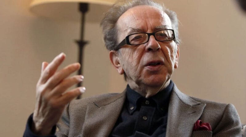 Ismail Kadare para 30 vitesh: Nuk ka ambasador në botë që të shajë kulturën e kombit të tij! Cili ishte ambasadori i PD që loboi kundër tij për çmimin Nobel dhe çfarë e “gjeti” nga Berisha Ismail Kadare para 30 vitesh: Nuk ka ambasador në botë që të shajë kulturën e kombit të tij! Cili ishte ambasadori i PD që loboi kundër tij për çmimin Nobel dhe çfarë e “gjeti” nga Berisha