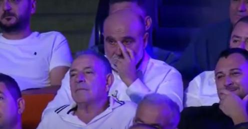 Qau në Kongresin e PS nga fjalët “prekse” të Ramës: Deputeti Vullnet Sinaj ka përfituar para publike përmes kompanisë së rrjetit të supermarketeve Qau në Kongresin e PS nga fjalët “prekse” të Ramës: Deputeti Vullnet Sinaj ka përfituar para publike përmes kompanisë së rrjetit të supermarketeve