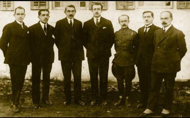 “O Shqipëri, o gur e hi”! Himara një betejë e fituar nga bijtë e Jorgo Kolekës me andartët grek të Spiro Spiromilos “O Shqipëri, o gur e hi”! Himara një betejë e fituar nga bijtë e Jorgo Kolekës me andartët grek të Spiro Spiromilos