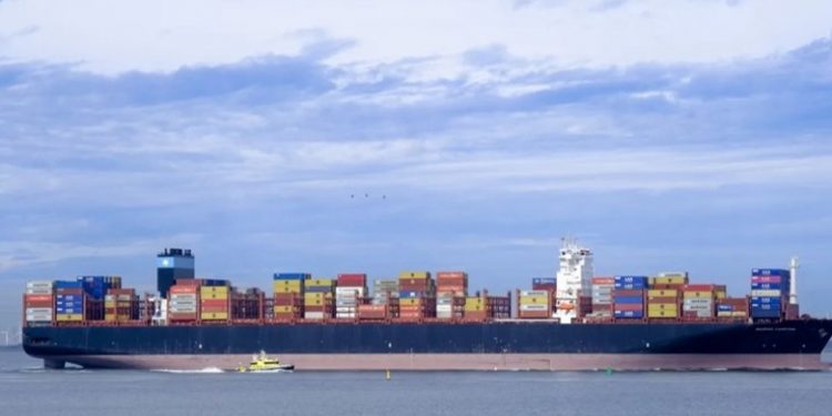 Mbërrin në Durrës anija “Moliva” me qindra kontejnerë me mbetje toksike, do presi në det! Asnjë shans për të shkarkuar: Pritet vendimi i prokurorisë pas përfundimit të analizave