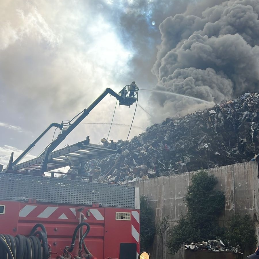 Aktiviteti mafioz i “Kurum” në Shqipëri: Hatice Kurum e Lindita Kikino organizuan zhdukjen e 800 ton mbetje toksike Aktiviteti mafioz i “Kurum” në Shqipëri: Hatice Kurum e Lindita Kikino organizuan zhdukjen e 800 ton mbetje toksike