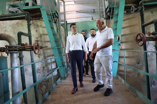 Shumë shpejt Poliçani në aktivitet! Shqipëria rinis prodhimin e armëve dhe municioneve në fuqi maksimale: Vengu viziton uzinën e Mjekësit Shumë shpejt Poliçani në aktivitet! Shqipëria rinis prodhimin e armëve dhe municioneve në fuqi maksimale: Vengu viziton uzinën e Mjekësit