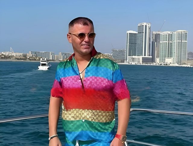 Grupi “Çopja” futi euro e paund në Shqipëri me valixhe me rrota. Dy drejtorë policie në Elbasan e Tiranë u kapën për letrat e OFL-së Grupi “Çopja” futi euro e paund në Shqipëri me valixhe me rrota. Dy drejtorë policie në Elbasan e Tiranë u kapën për letrat e OFL-së