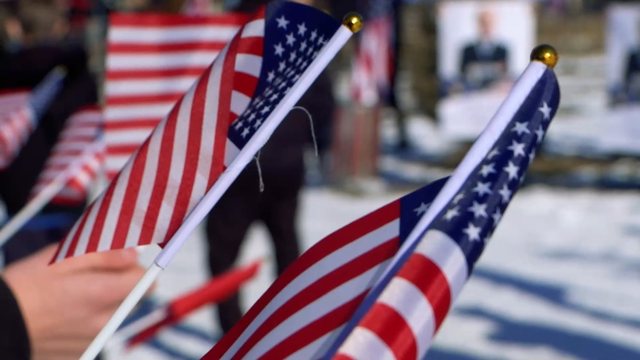 Kush i nxit komentet antiamerikane në rrjete sociale të Kosovës? Kush i nxit komentet antiamerikane në rrjete sociale të Kosovës?