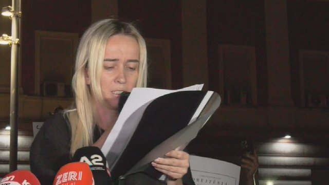 Protesta për Egli Progën/ Motra e të ndjerit prek me mesazhin e saj: Im vëlla u vra nga 4 barbarë, 3 prej tyre kanë… Protesta për Egli Progën/ Motra e të ndjerit prek me mesazhin e saj: Im vëlla u vra nga 4 barbarë, 3 prej tyre kanë…