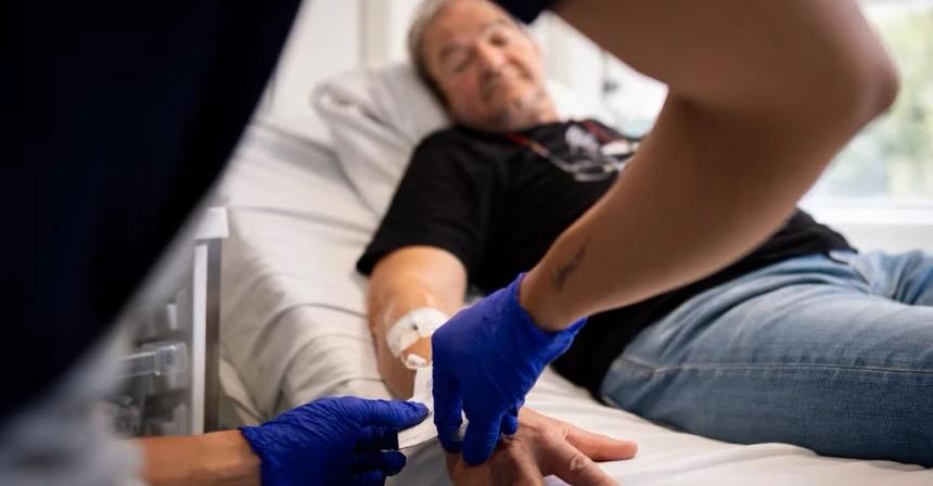 Djali 6 vjeçar, i zhdukur prej pesë ditësh, gjendet i gjallë në një pyll në një rajon malor të Vietnamit verior Djali 6 vjeçar, i zhdukur prej pesë ditësh, gjendet i gjallë në një pyll në një rajon malor të Vietnamit verior