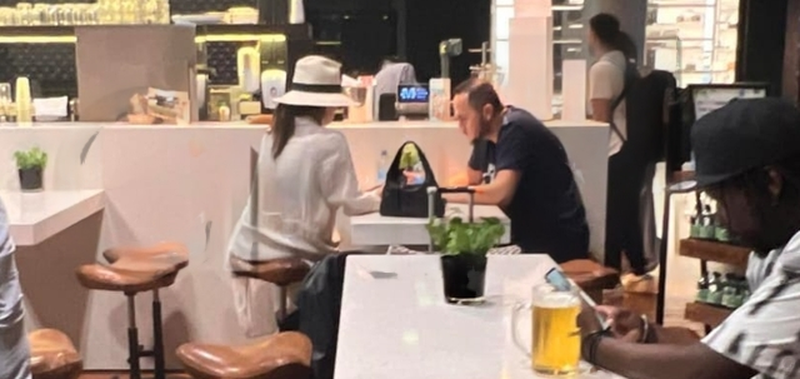 I dënuari me burg që nuk burgoset kurrë Ervin Salianji “lë pushimet në mes” me Gridën, për të komentuar ngjarjen e Pogradecit I dënuari me burg që nuk burgoset kurrë Ervin Salianji “lë pushimet në mes” me Gridën, për të komentuar ngjarjen e Pogradecit