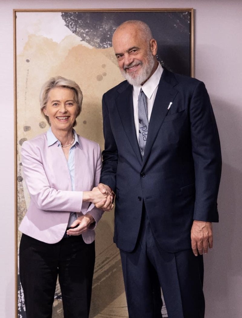 Rama takohet në Pragë me presidenten e KE, Von der Leyen: Diskutuam për rrugëtimin tonë europian Rama takohet në Pragë me presidenten e KE, Von der Leyen: Diskutuam për rrugëtimin tonë europian