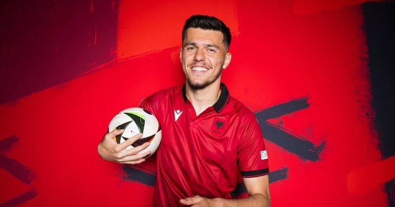 VIDEO/ Katër gola dhe dy asiste në Rusi! “Tërbohet” Daku: Bomberi kuqezi “ngroh” Sylvinho-n VIDEO/ Katër gola dhe dy asiste në Rusi! “Tërbohet” Daku: Bomberi kuqezi “ngroh” Sylvinho-n