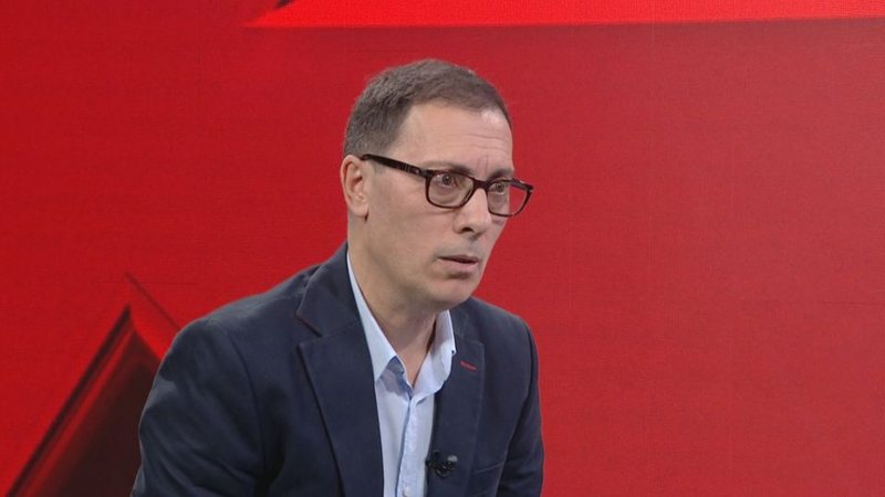 Si dordolec i instaluar në oborrin e RTK-së! Si dordolec i instaluar në oborrin e RTK-së!