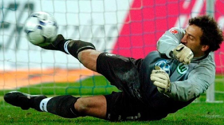 Zhduken pa gjurmë ish-gruaja dhe dy vajzat e ish-portierit legjendar gjerman Zhduken pa gjurmë ish-gruaja dhe dy vajzat e ish-portierit legjendar gjerman