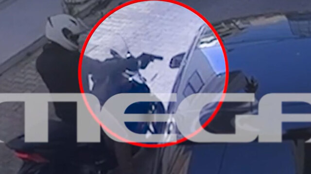 Momenti i vrasjes së topografit në Neo Psychiko të Athinës : Shikoni video, pamje mizore Momenti i vrasjes së topografit në Neo Psychiko të Athinës : Shikoni video, pamje mizore