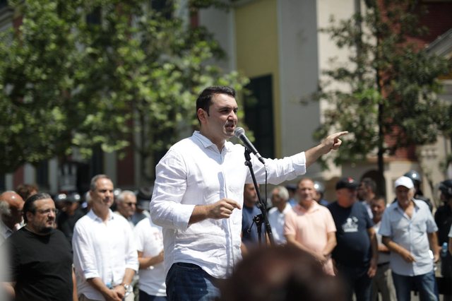 Kreshnik Spahiu: Protesta e opozitës para Bashkisë së Tiranës me një çetë me 30 vetë për zgjedhjet në Bashkinë e Himarës është më qesharake në historinë e PD Kreshnik Spahiu: Protesta e opozitës para Bashkisë së Tiranës me një çetë me 30 vetë për zgjedhjet në Bashkinë e Himarës është më qesharake në historinë e PD