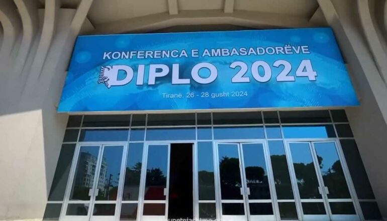 Nis sot Konferenca e Ambasadorëve “Tirana Diplo 2024”: Nga sfidat e diplomacisë shqiptare te sfidat rajonal! Çfarë pritet të diskutohet? Nis sot Konferenca e Ambasadorëve “Tirana Diplo 2024”: Nga sfidat e diplomacisë shqiptare te sfidat rajonal! Çfarë pritet të diskutohet?