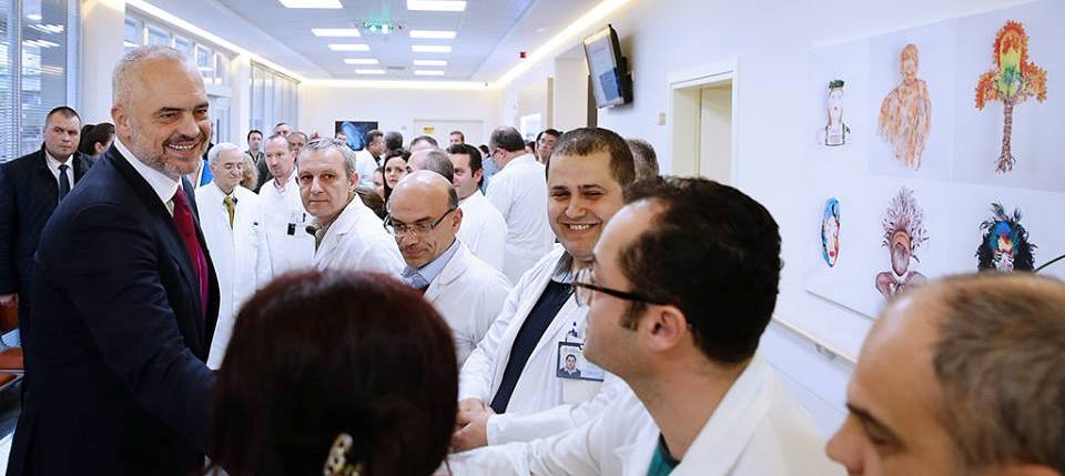 “Mjaftojnë disa të pavaksinuar me normat e edukatës për të shkatërruar imazhin e mjekëve”, Rama ironizon kritikët: Shpikni ndonjë vaksinë “Mjaftojnë disa të pavaksinuar me normat e edukatës për të shkatërruar imazhin e mjekëve”, Rama ironizon kritikët: Shpikni ndonjë vaksinë