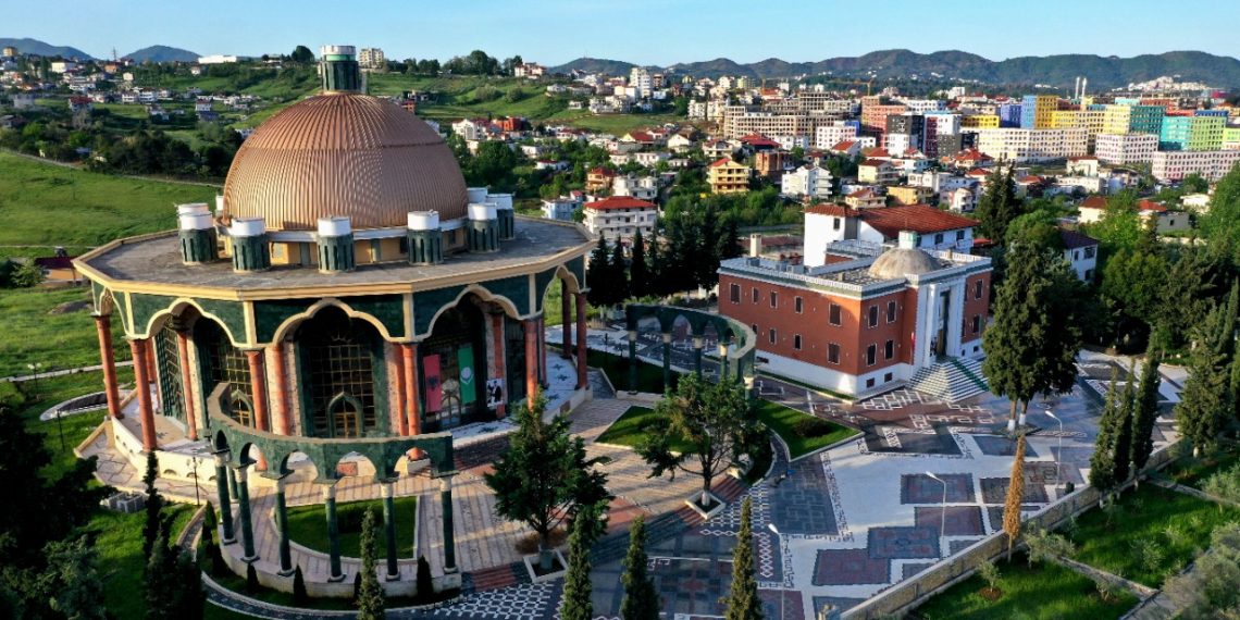 Rama nuk flet kot… Edhe në OKB: Do transformojmë qendrën e Urdhrit Bektashi në qendër tolerance dhe bashkëjetese Rama nuk flet kot… Edhe në OKB: Do transformojmë qendrën e Urdhrit Bektashi në qendër tolerance dhe bashkëjetese