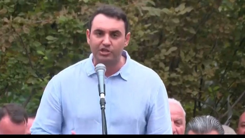 Mbolli flokët apo mbaroi shkollën?! Këlliçi sulmon zyrën e BE në Tiranë dhe ish zëvendës Presidenten e Komisionit Europian: Mua më sulmuan kot se nuk kam diplomë në fushatë Mbolli flokët apo mbaroi shkollën?! Këlliçi sulmon zyrën e BE në Tiranë dhe ish zëvendës Presidenten e Komisionit Europian: Mua më sulmuan kot se nuk kam diplomë në fushatë