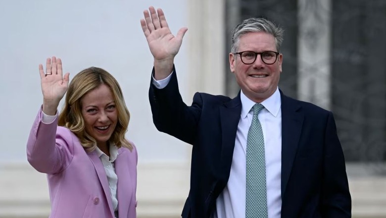 Britania e Madhe gati të ‘kopjojë’ marrëveshjen Shqipëri-Itali për emigrantët, sekretarja e Brendshme: Po e shqyrtojmë! Kryeministri Starmer takon Melonin Britania e Madhe gati të ‘kopjojë’ marrëveshjen Shqipëri-Itali për emigrantët, sekretarja e Brendshme: Po e shqyrtojmë! Kryeministri Starmer takon Melonin