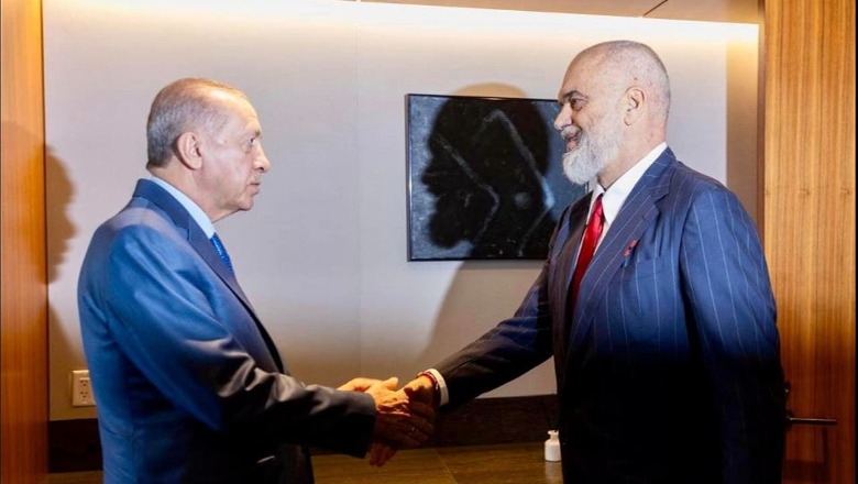 Rama dhe Erdogan bashkojnë delegacionet në një takim dypalësh ne OKB Rama dhe Erdogan bashkojnë delegacionet në një takim dypalësh ne OKB