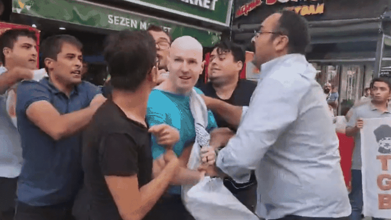 VIDEO/ “Yankee, zhdukuni”! Turma e organizatës nacionaliste (TGB) sulmon marinsat amerikanë në Turqi VIDEO/ “Yankee, zhdukuni”! Turma e organizatës nacionaliste (TGB) sulmon marinsat amerikanë në Turqi