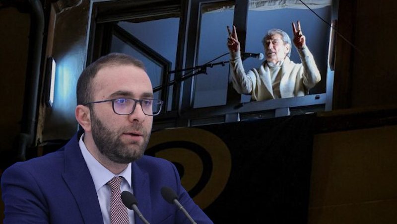 Metamorfoza e frikshme e Gazment Bardhit! Edhe ai i “klonuar” me shpejtësi nga Sali Berisha Metamorfoza e frikshme e Gazment Bardhit! Edhe ai i “klonuar” me shpejtësi nga Sali Berisha