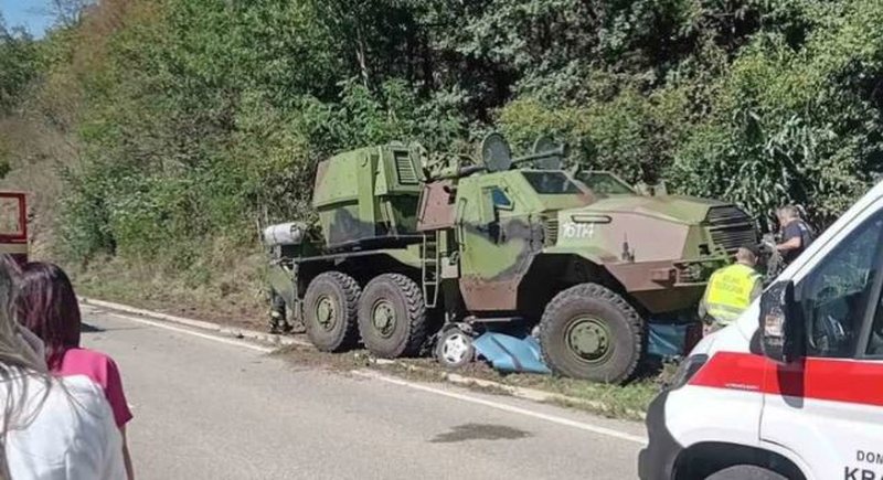 Automjeti i ushtrisë serbe shtyp makinën, humbin jetën 5 persona, mes tyre tre fëmijë Automjeti i ushtrisë serbe shtyp makinën, humbin jetën 5 persona, mes tyre tre fëmijë