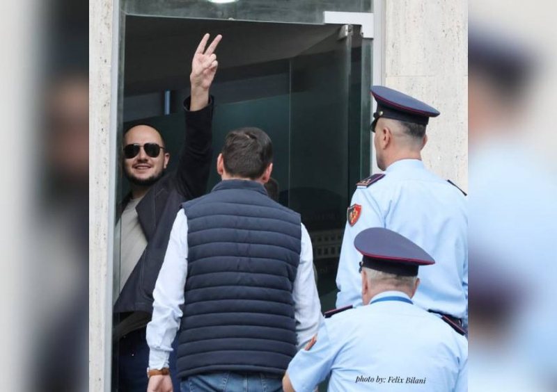 Lotë dhe tubim për Salianjin?! Si shoqëri e kemi një dërrasë mangët Lotë dhe tubim për Salianjin?! Si shoqëri e kemi një dërrasë mangët