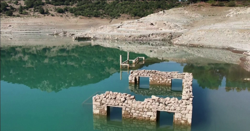 Thahet liqeni që furnizon me ujë gjysmën e popullsisë, rishfaqet pas 45 vitesh fshati “i zhdukur” Thahet liqeni që furnizon me ujë gjysmën e popullsisë, rishfaqet pas 45 vitesh fshati “i zhdukur”