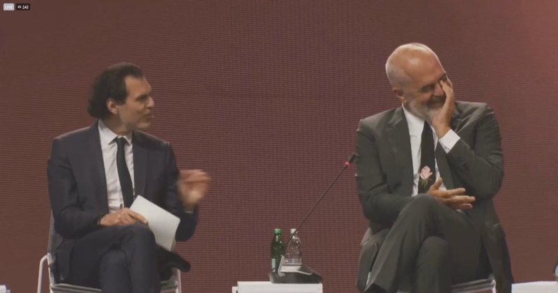 Rama shkrihet së qeshuri me gazetarin gjerman: Kujdes, nëse amerikanët nuk të paguajnë vjen ndonjë gjë e keqe Rama shkrihet së qeshuri me gazetarin gjerman: Kujdes, nëse amerikanët nuk të paguajnë vjen ndonjë gjë e keqe