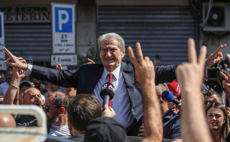 “The Telegraph”: Sali Berisha, “kërcënim akut” për Britaninë e Madhe. Pagoi 400 mijë paund për të mos u shpallur non-grata “The Telegraph”: Sali Berisha, “kërcënim akut” për Britaninë e Madhe. Pagoi 400 mijë paund për të mos u shpallur non-grata