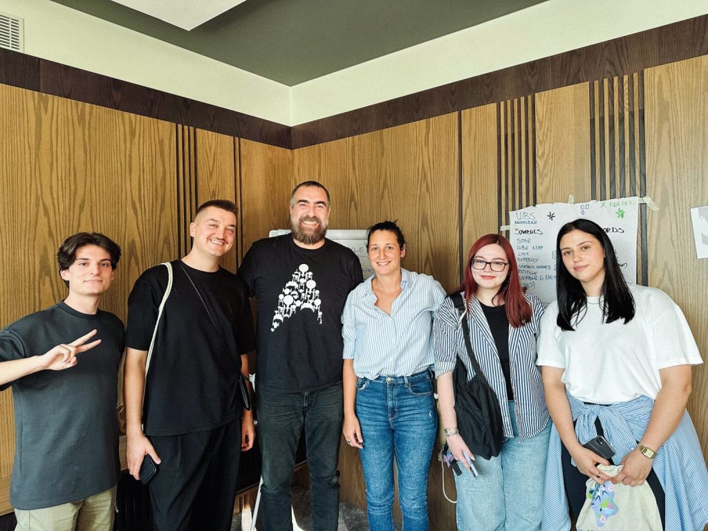 Gjashtë dizajnerë të rinj nga Ballkani Perëndimor krijojnë logon e re të përhershme për Samitin e Procesit të Berlinit Gjashtë dizajnerë të rinj nga Ballkani Perëndimor krijojnë logon e re të përhershme për Samitin e Procesit të Berlinit