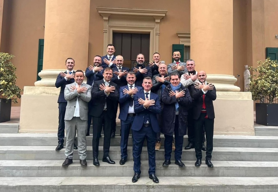 Shoqata Korabi dhuron dy inkubatorë për spitalet e Kukësit dhe Vlorës Shoqata Korabi dhuron dy inkubatorë për spitalet e Kukësit dhe Vlorës