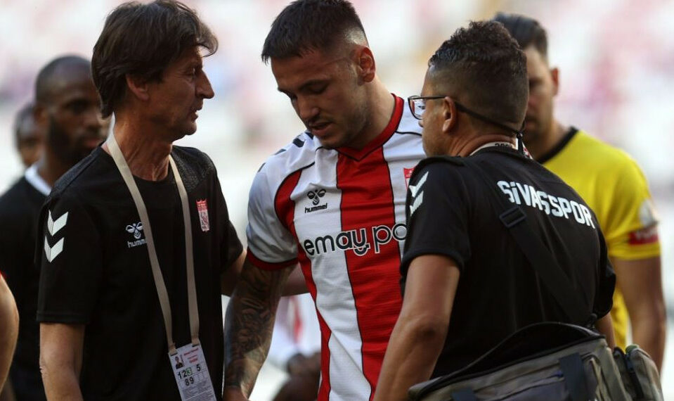 Çfarë po ndodh me djemtë e Kombëtares? Një tjetër lojtar dëmtohet, rrezikon të humbasë sfidat e radhës Çfarë po ndodh me djemtë e Kombëtares? Një tjetër lojtar dëmtohet, rrezikon të humbasë sfidat e radhës