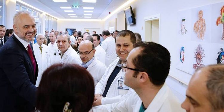 Miratohet pr/ligji për studentët e Mjekësisë! Tre vite punë të detyruar ose paguaj studimet! Shteti duhet ta punësojë brenda 3 muajsh ose t’i japë 80% të pagës për 9 muaj Miratohet pr/ligji për studentët e Mjekësisë! Tre vite punë të detyruar ose paguaj studimet! Shteti duhet ta punësojë brenda 3 muajsh ose t’i japë 80% të pagës për 9 muaj