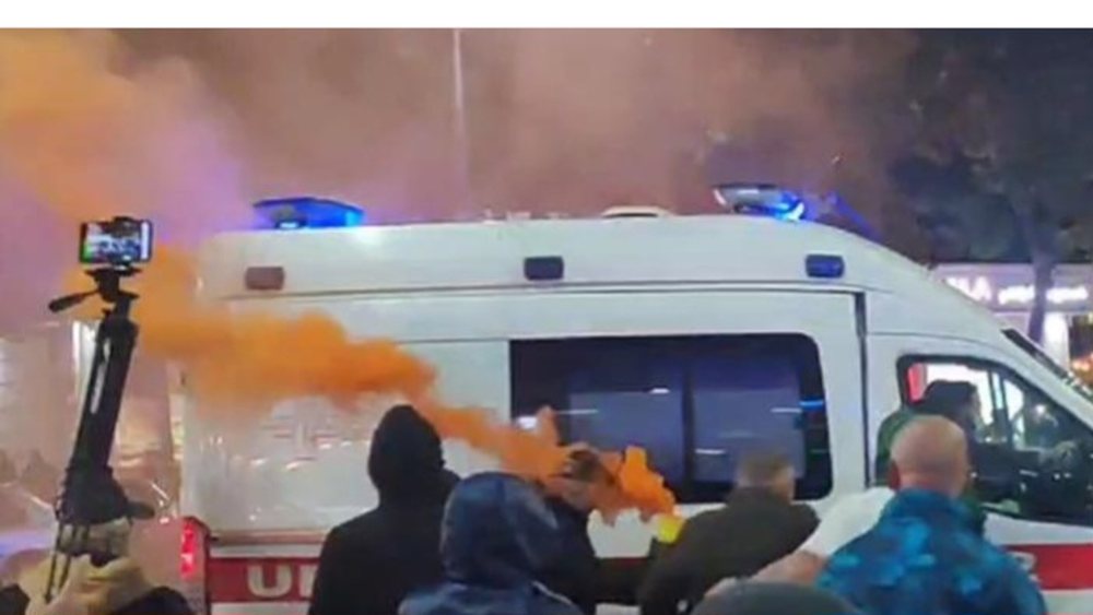 Policia vë në pranga një person dhe shpall në kërkim 9 të tjerë, mes tyre dhe ish-komandanti i FNSH-së në Shkodër për akte vandalizmi në protestë Policia vë në pranga një person dhe shpall në kërkim 9 të tjerë, mes tyre dhe ish-komandanti i FNSH-së në Shkodër për akte vandalizmi në protestë