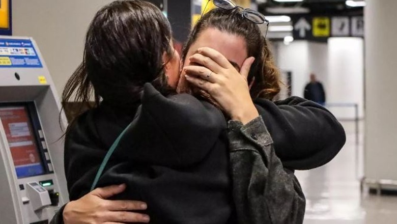 Lufta Izrael-Hezbollah/ Frikë, emocione dhe trishtim për ata që lanë pas, kthehen në Romë me çarter 178 italianë të riatdhesuar nga Bejruti Lufta Izrael-Hezbollah/ Frikë, emocione dhe trishtim për ata që lanë pas, kthehen në Romë me çarter 178 italianë të riatdhesuar nga Bejruti