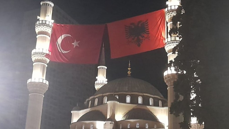 Erdogan vizitë zyrtare të enjten në Tiranë, do të inaugurojë xhaminë e Namazgjasë Erdogan vizitë zyrtare të enjten në Tiranë, do të inaugurojë xhaminë e Namazgjasë