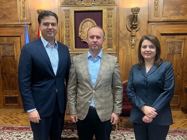 Lulzim Basha i “futet me kokë” rajonit: Pas Preshevës sot në Shkup me axhendë diplomatike Lulzim Basha i “futet me kokë” rajonit: Pas Preshevës sot në Shkup me axhendë diplomatike