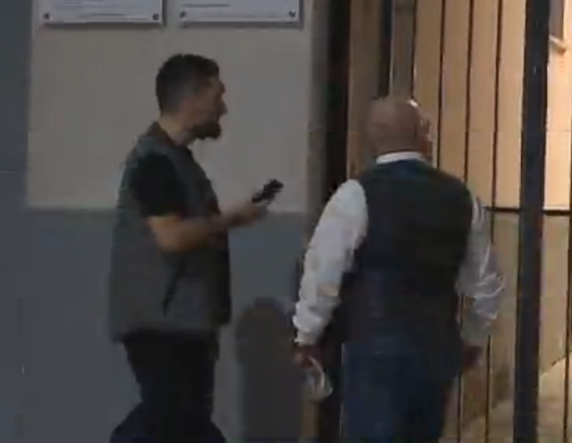 I biri i dërgon Ilir Metës ndërresat në qeli I biri i dërgon Ilir Metës ndërresat në qeli