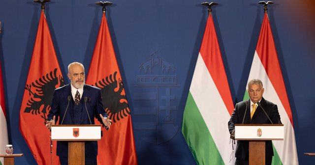 Orban në konferencë me Ramën: Shqipëria duhet të ishte pjesë e BE-së, fatkeqësisht po shikojmë pengesa politike Orban në konferencë me Ramën: Shqipëria duhet të ishte pjesë e BE-së, fatkeqësisht po shikojmë pengesa politike