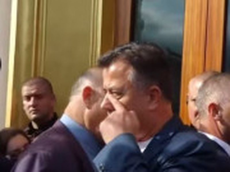 Ministri Hasani e bën Nulin pulë: “Ul gishtin, ule gishtin të them! Ti je narko”! S’po dini se çfarë po thoni, po flisni përçart Ministri Hasani e bën Nulin pulë: “Ul gishtin, ule gishtin të them! Ti je narko”! S’po dini se çfarë po thoni, po flisni përçart