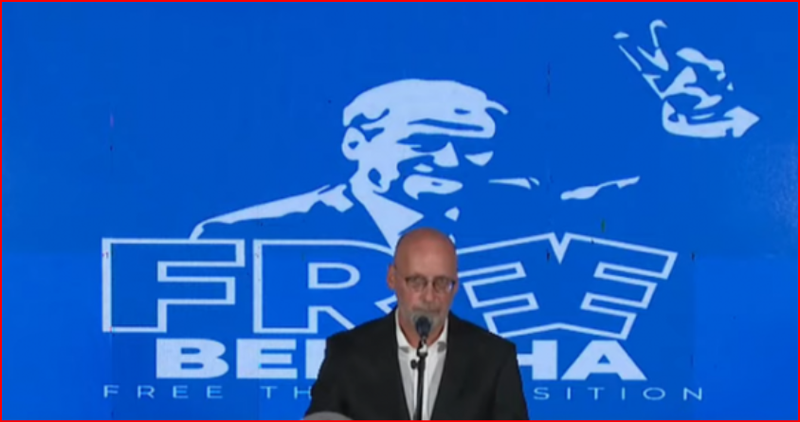 Kthehet qoftexhiu i PD-së, mashtruesi që e shesin si këshilltar të Merkel, fjalim poshtë ballkonit të Saliut: Gjermania është me Berishën Kthehet qoftexhiu i PD-së, mashtruesi që e shesin si këshilltar të Merkel, fjalim poshtë ballkonit të Saliut: Gjermania është me Berishën